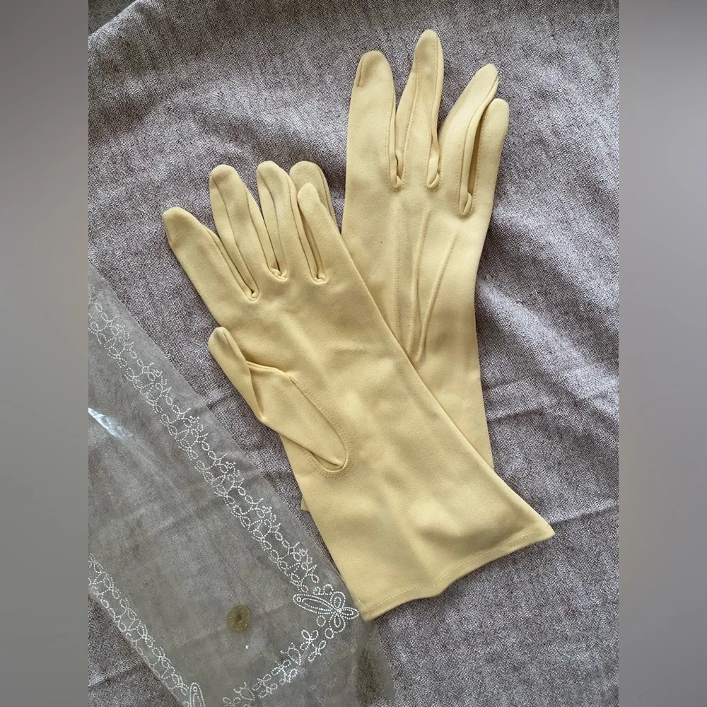 VINTAGE SHALIMAR CANARY CREAM GLOVES